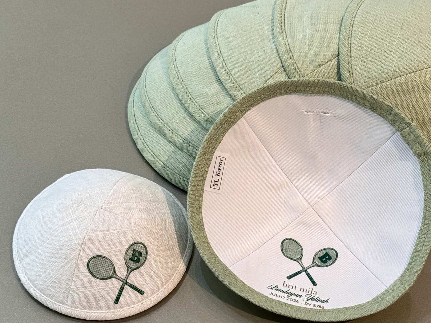 Muestrario de materiales y colores para elegir kippot personalizadas